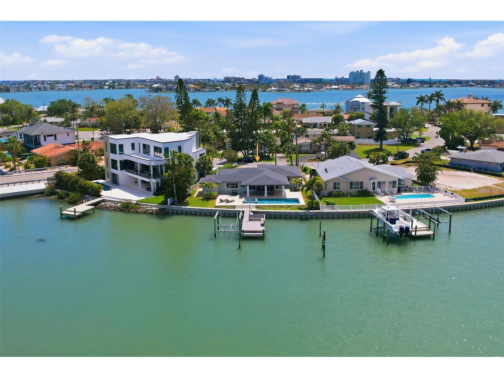 7172 S Shore Drive S Saint Petersburg FL 33707 TB8496015 image1