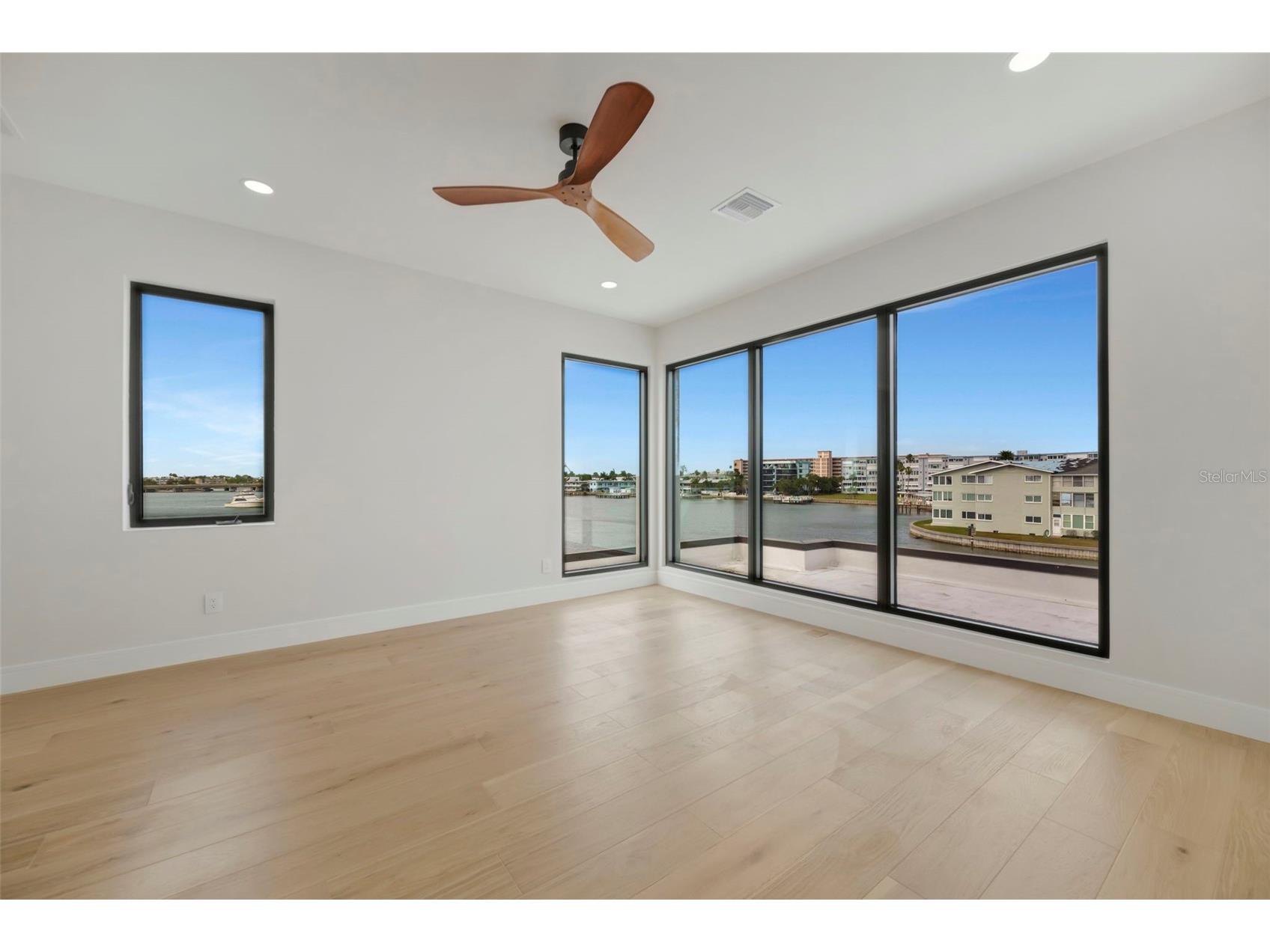 7176 S Shore Drive S Saint Petersburg FL 33707 TB8492040 image39