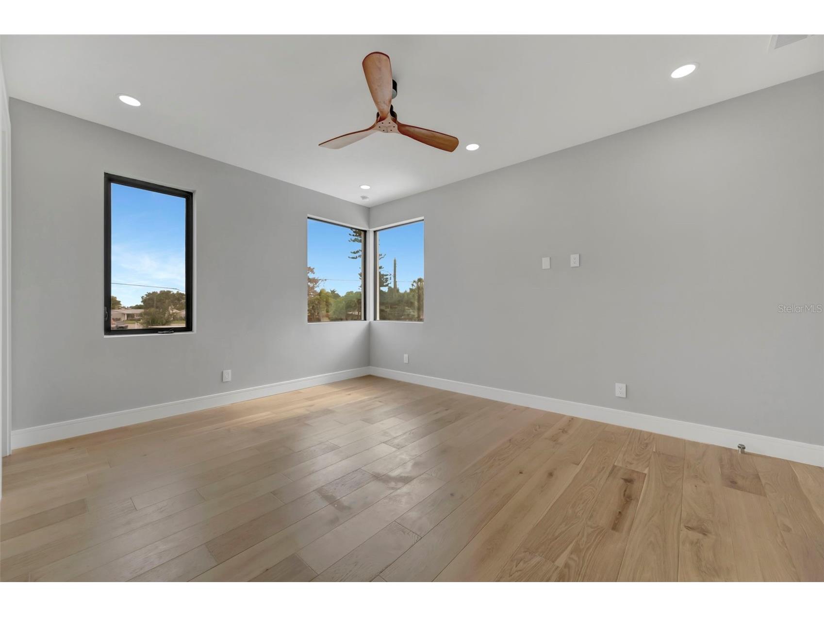 7176 S Shore Drive S Saint Petersburg FL 33707 TB8492040 image64