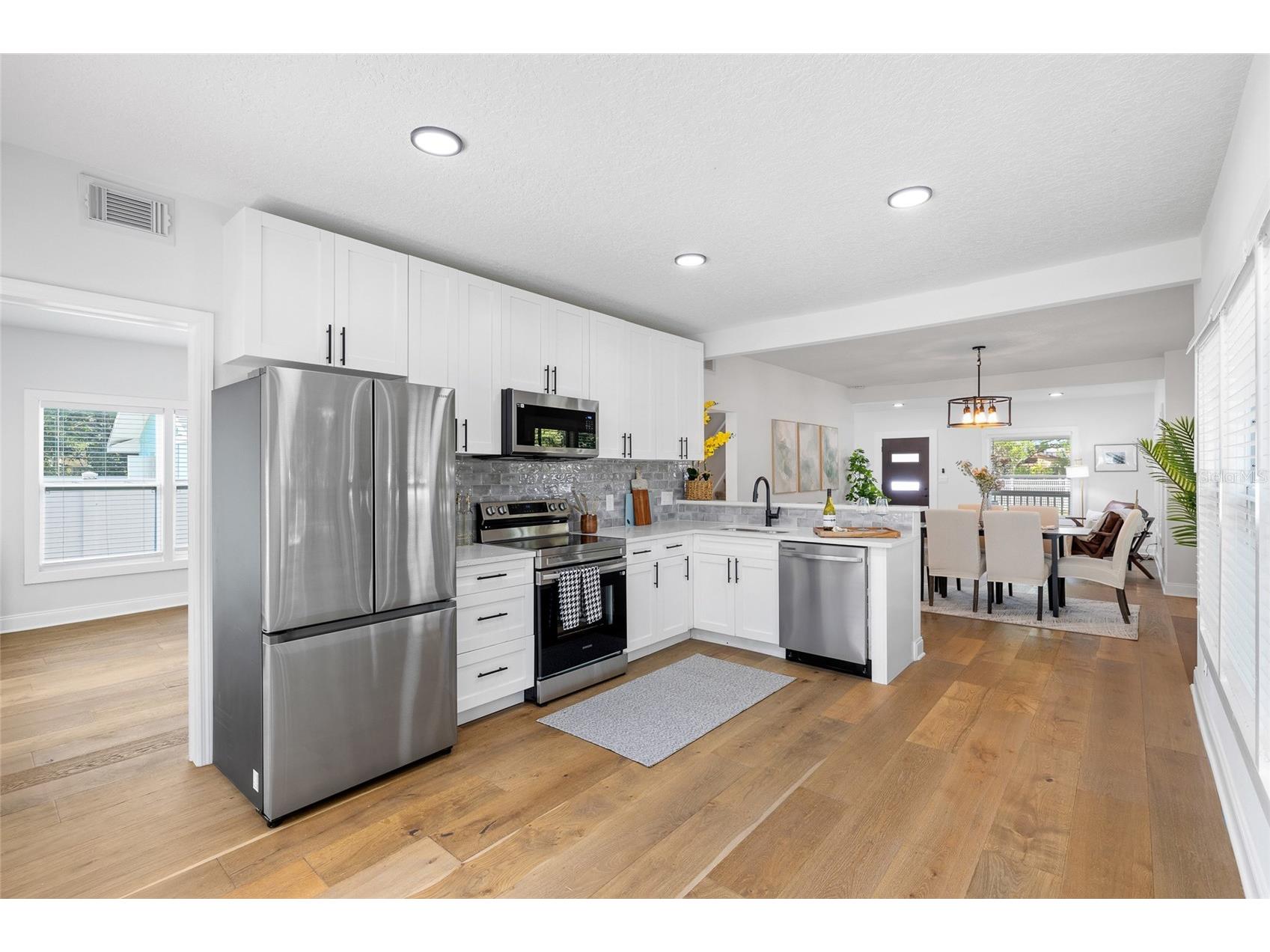 718 34th Avenue S Saint Petersburg FL 33705 TB8488243 image17
