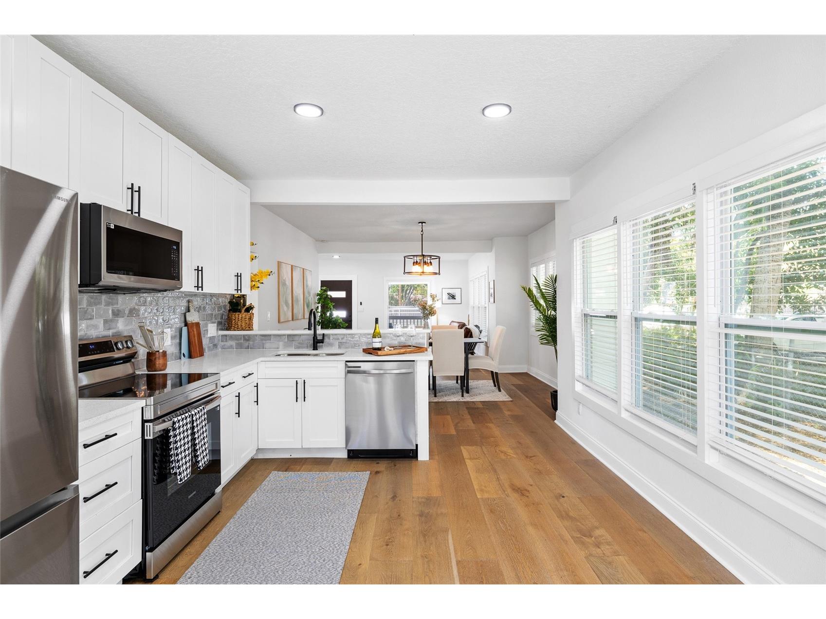 718 34th Avenue S Saint Petersburg FL 33705 TB8488243 image19