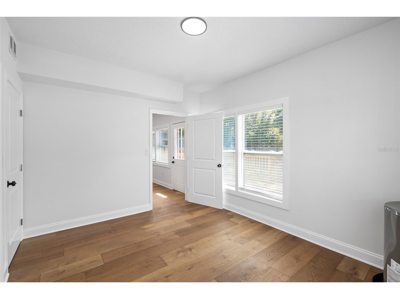 718 34th Avenue S Saint Petersburg FL 33705 TB8488243 image26