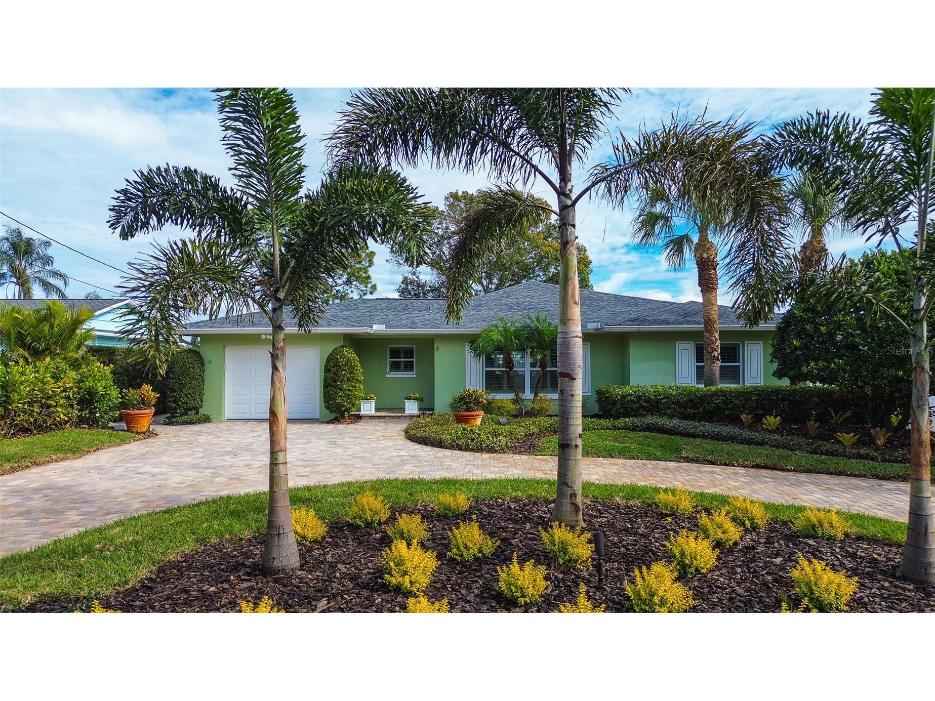 718 Bayshore Drive Tarpon Springs FL 34689 W7881762 image1