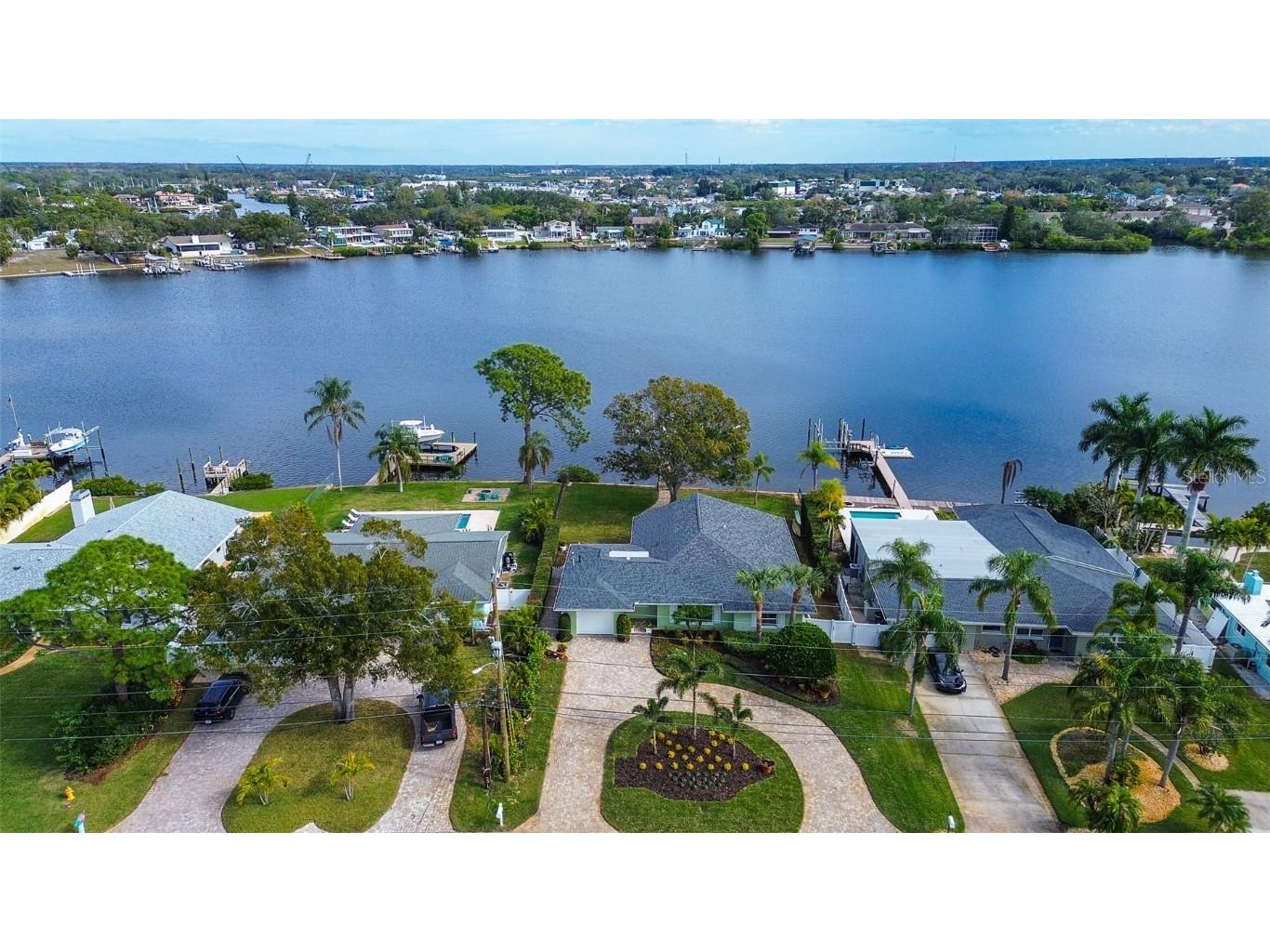 718 Bayshore Drive Tarpon Springs FL 34689 W7881762 image2