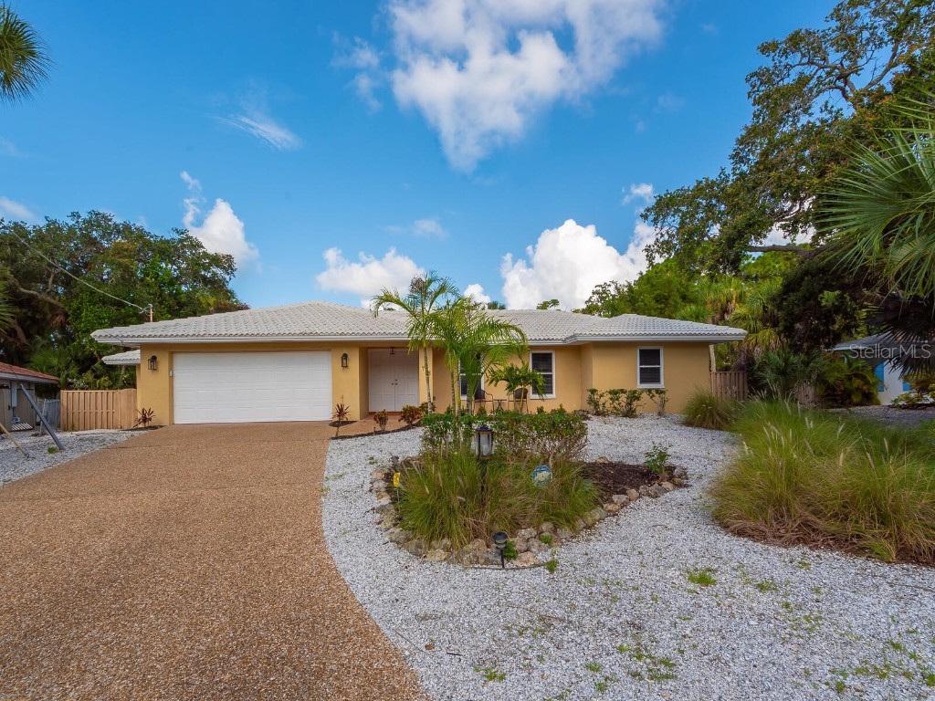 718 Birdsong Lane Sarasota FL 34242 A4600732 image1