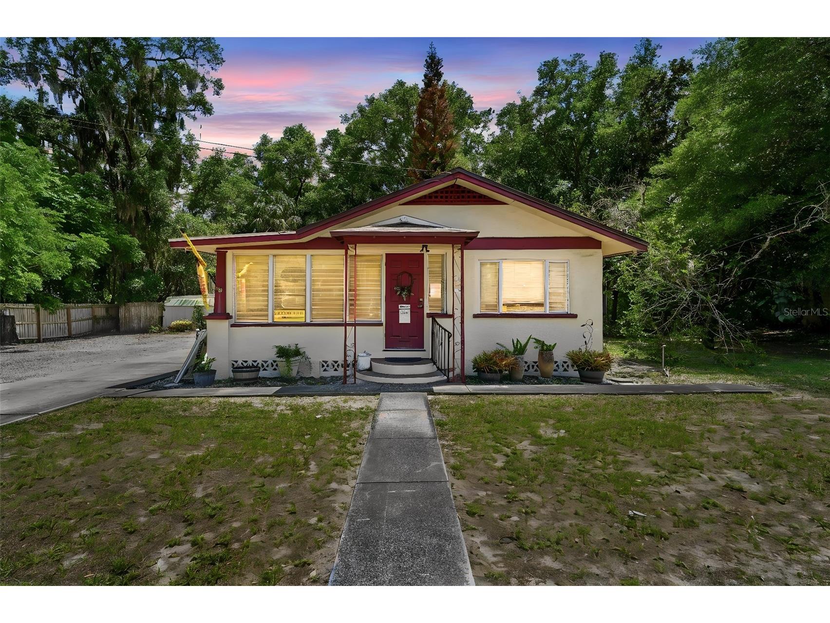 718 E New York Avenue Deland FL 32724 V4949160 image1
