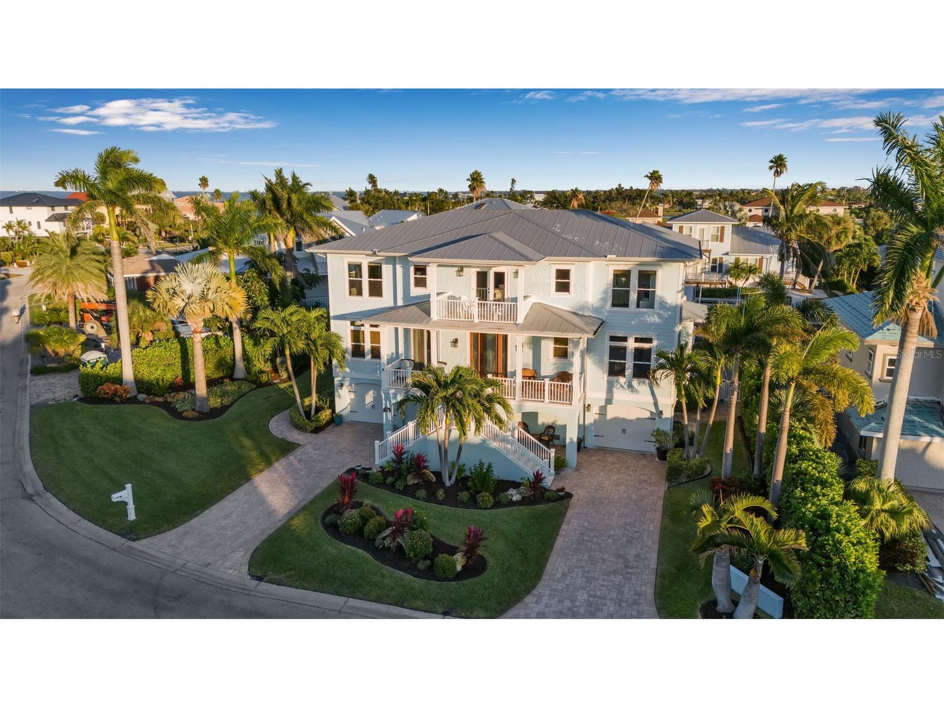 718 Key Royale Drive Holmes Beach FL 34217 A4672783 image2
