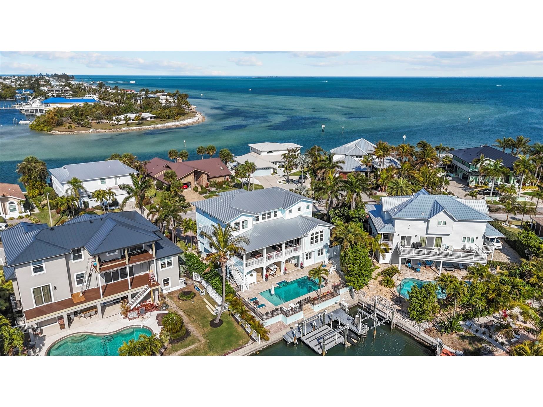 718 Key Royale Drive Holmes Beach FL 34217 A4672783 image5