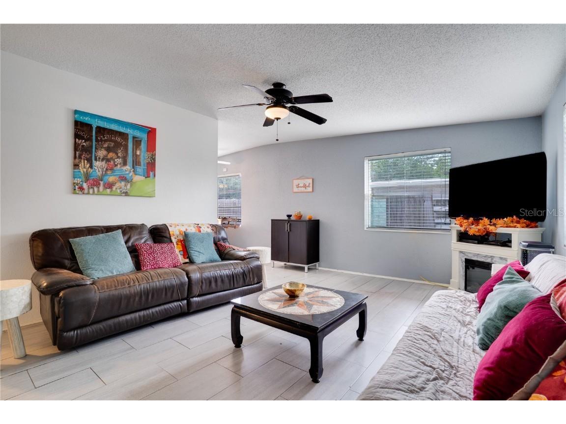 718 Northmoor Avenue N Saint Petersburg FL 33702 TB8446270 image3