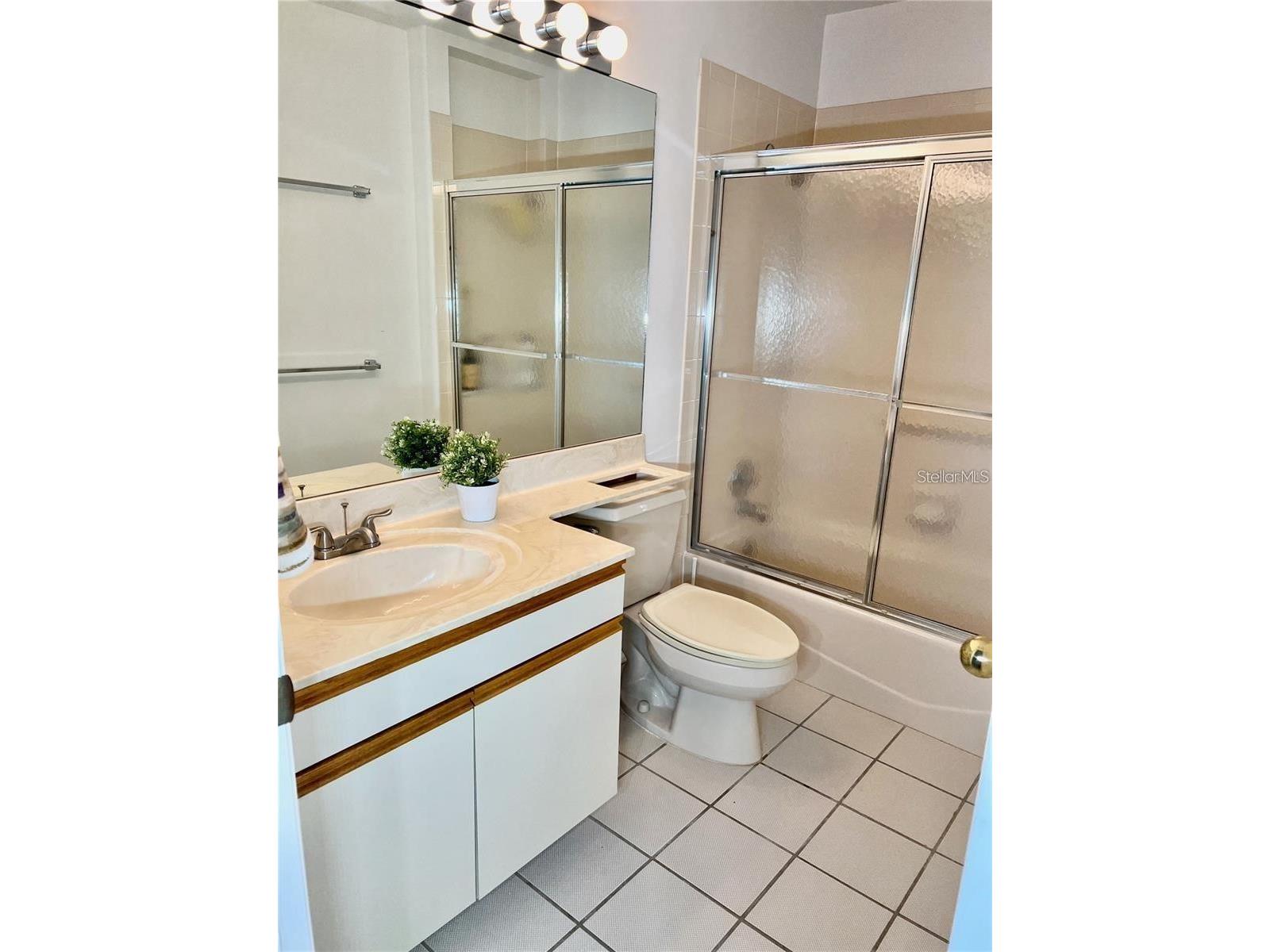 7186 Lakeside Drive Sarasota FL 34243 A4695284 image15