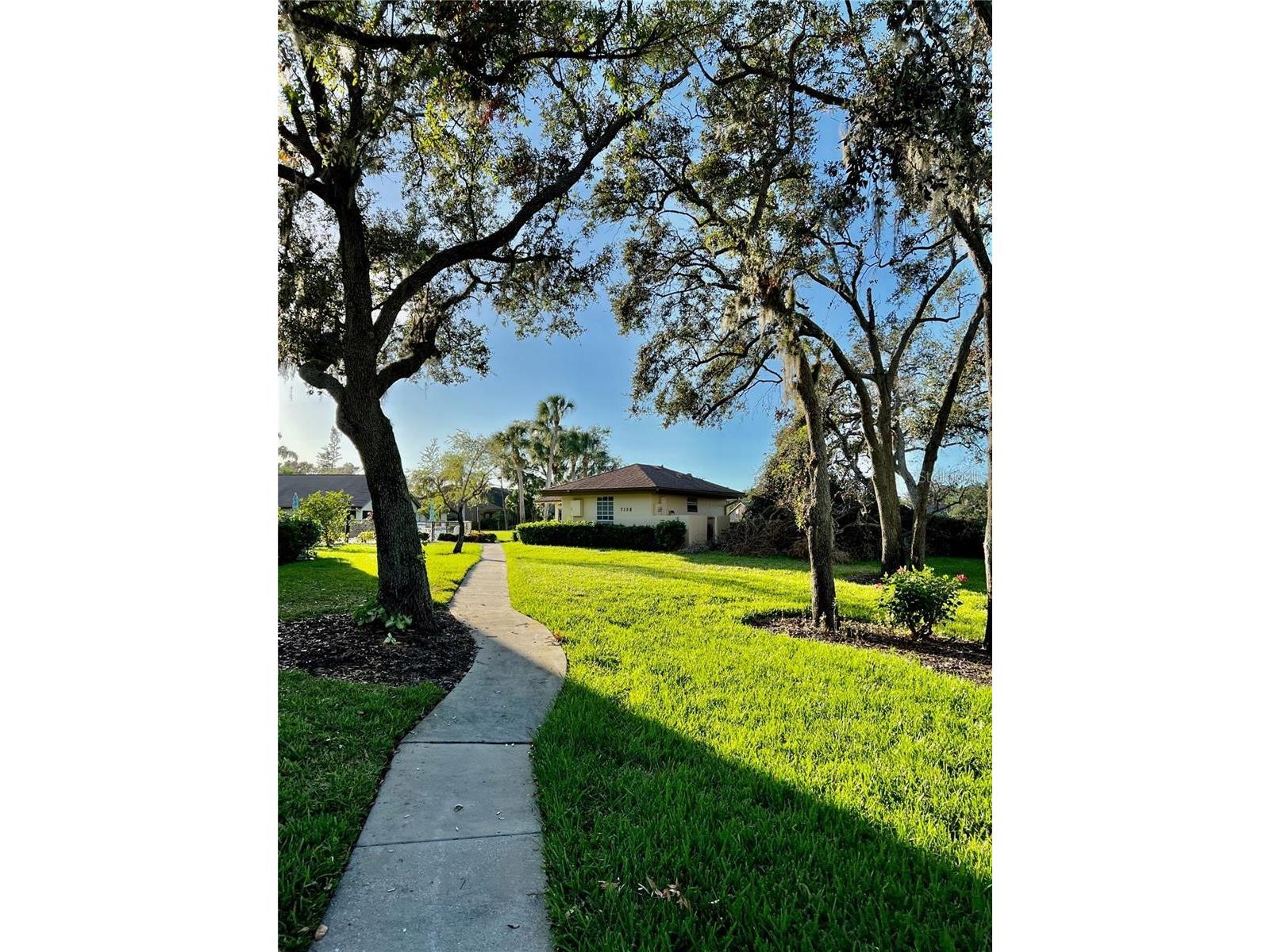 7186 Lakeside Drive Sarasota FL 34243 A4695284 image19