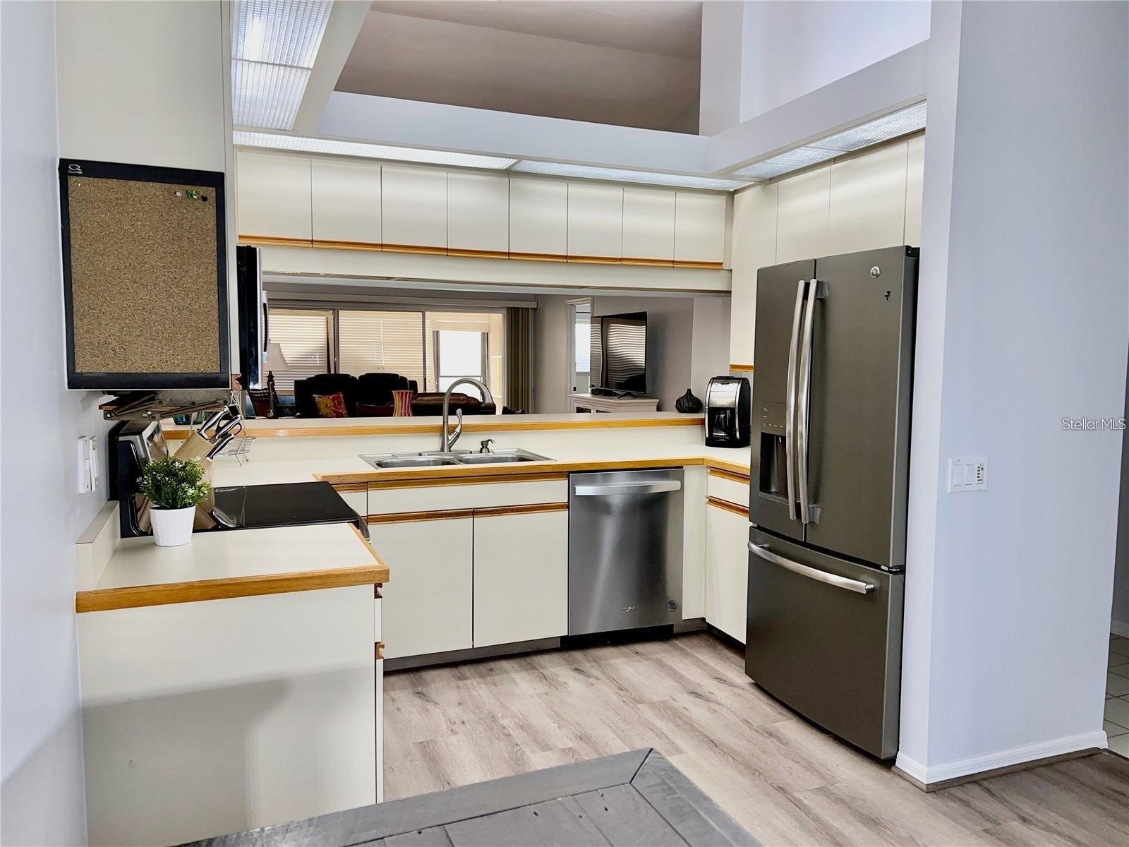 7186 Lakeside Drive Sarasota FL 34243 A4695284 image4