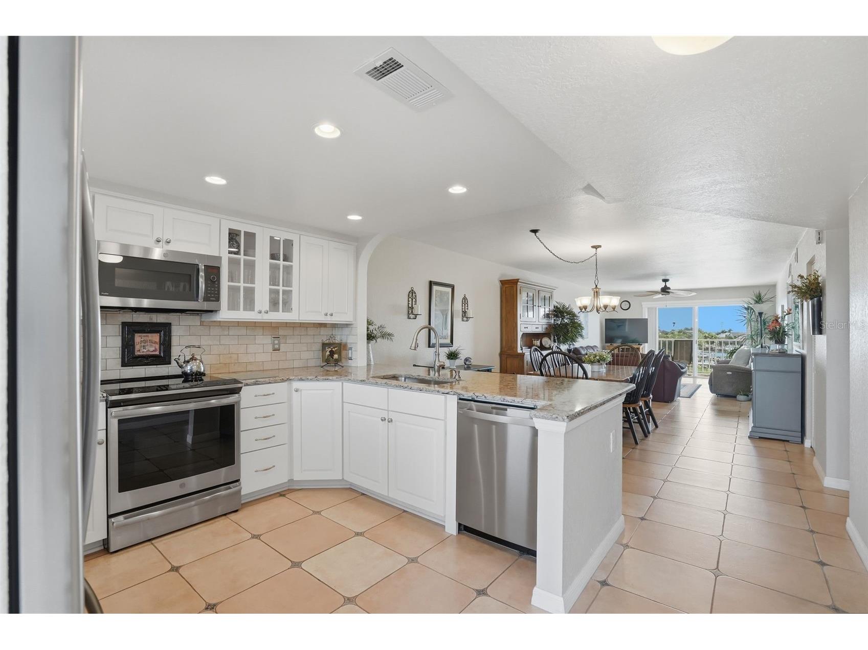 719 Pinellas Bayway S #305 Tierra Verde FL 33715 TB8464075 image3