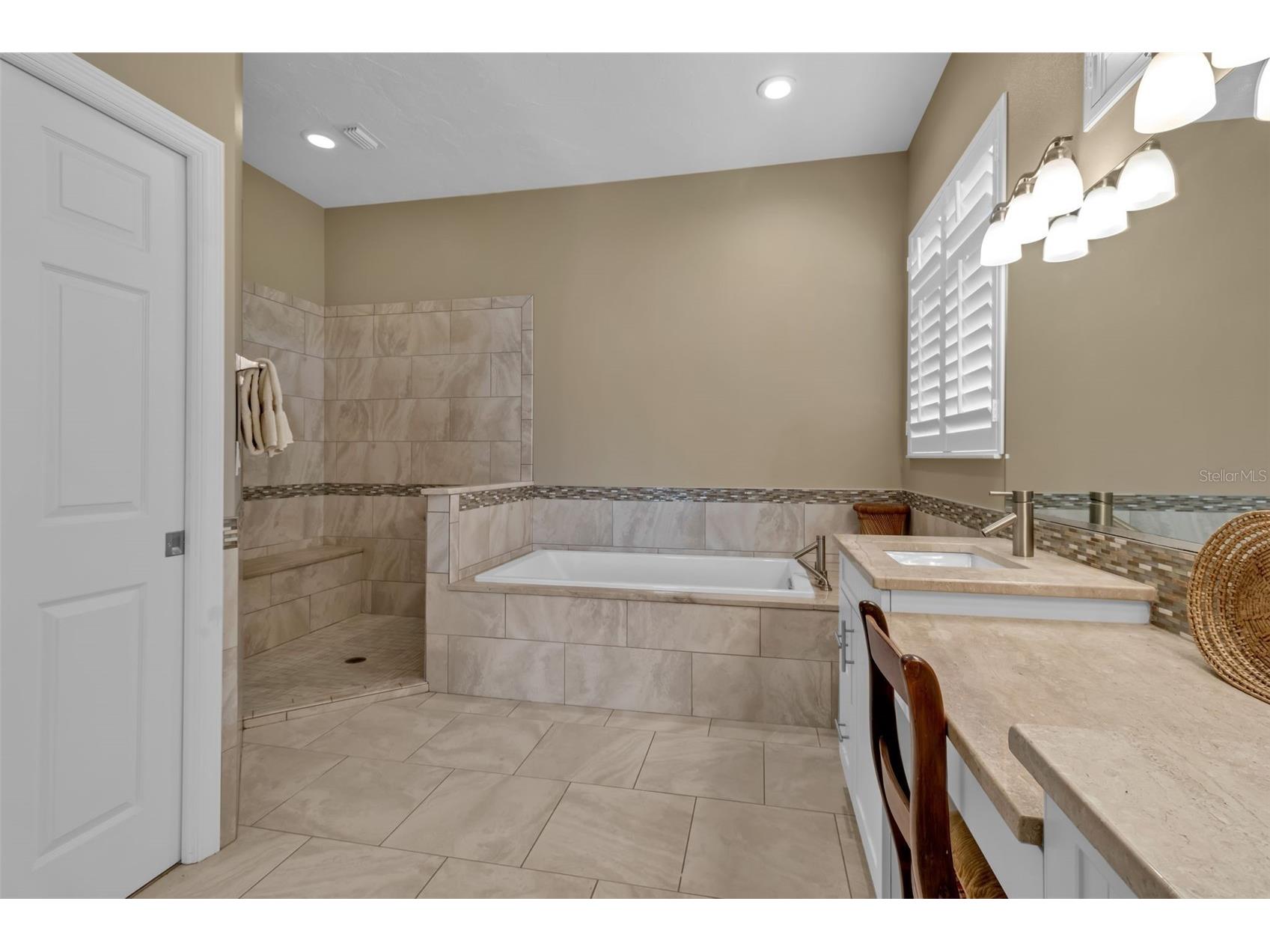 7192 Rue De Palisades #12 Sarasota FL 34238 A4680209 image40