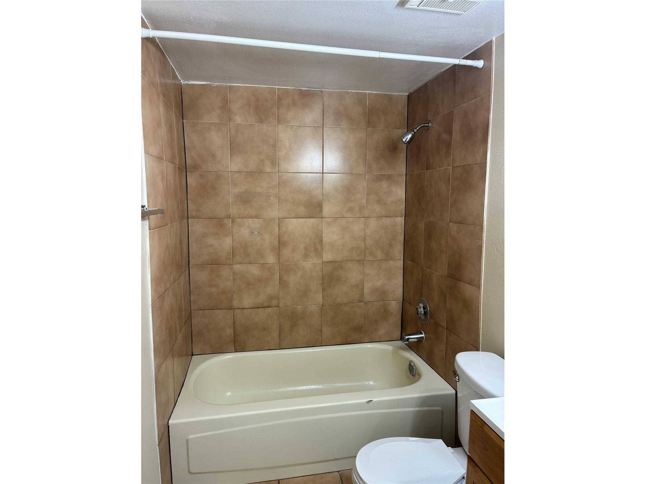 7193 E Bank Dr Tampa FL 33617 TB8459512 image8