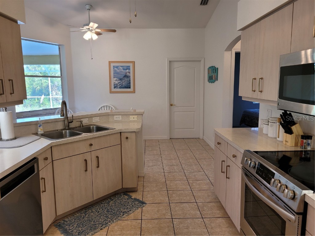 72 Long Meadow Court Rotonda West FL 33947 D6136602 image9