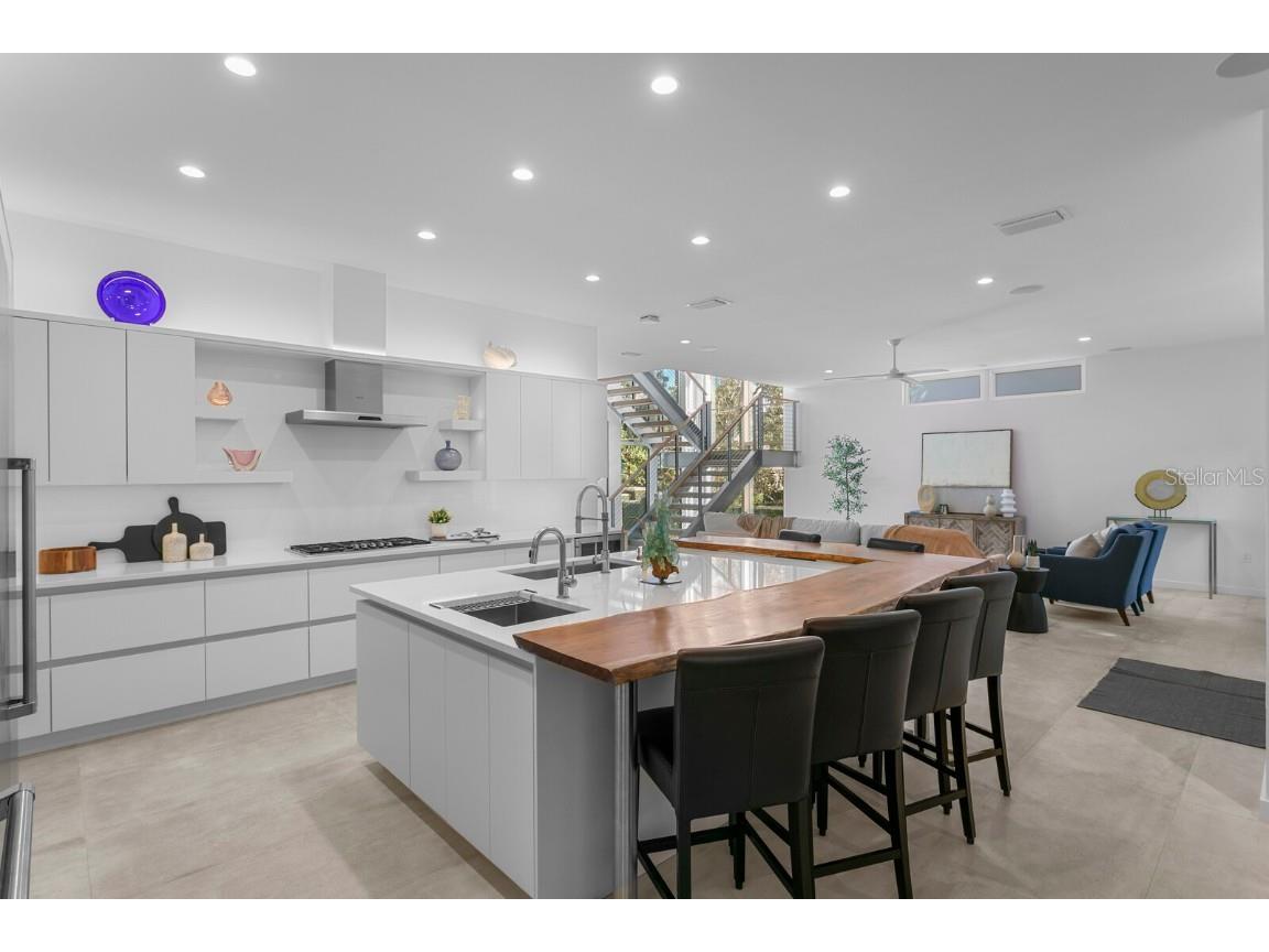 720 16th Avenue NE Saint Petersburg FL 33704 TB8434867 image3