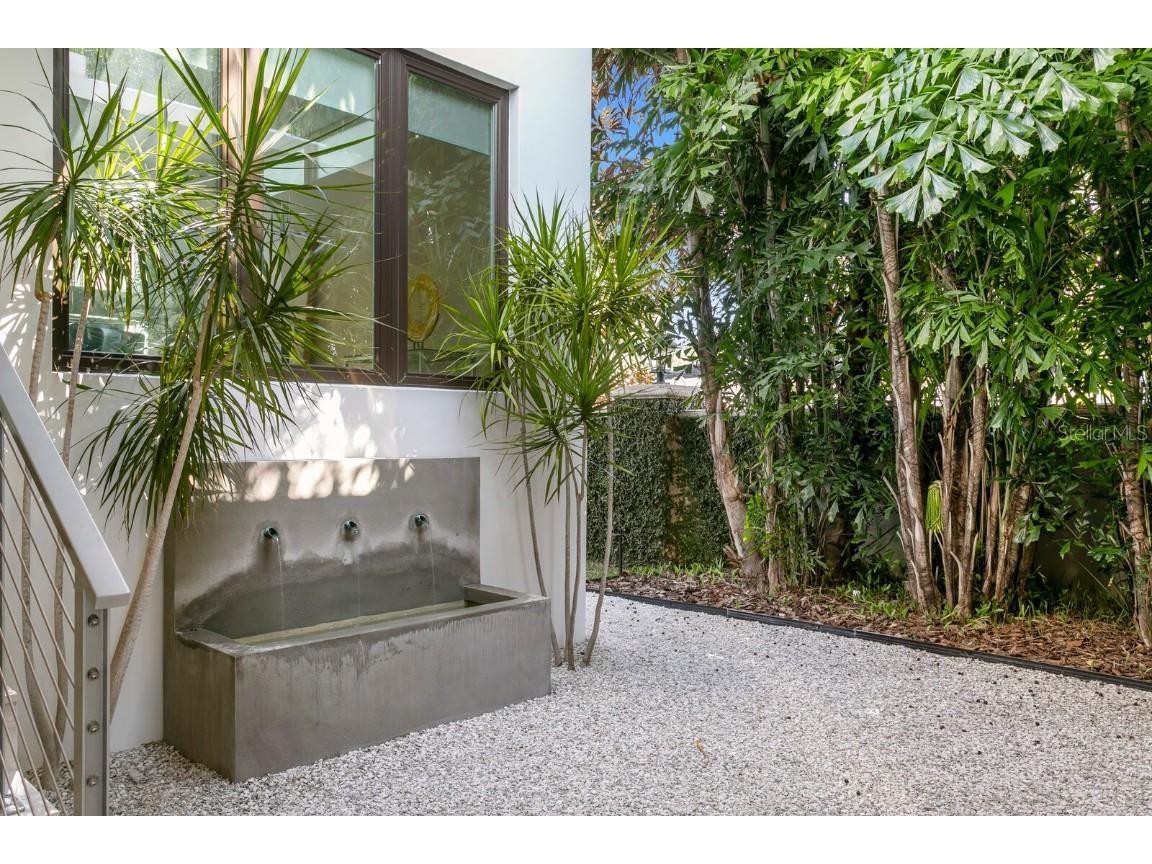 720 16th Avenue NE Saint Petersburg FL 33704 TB8434867 image51