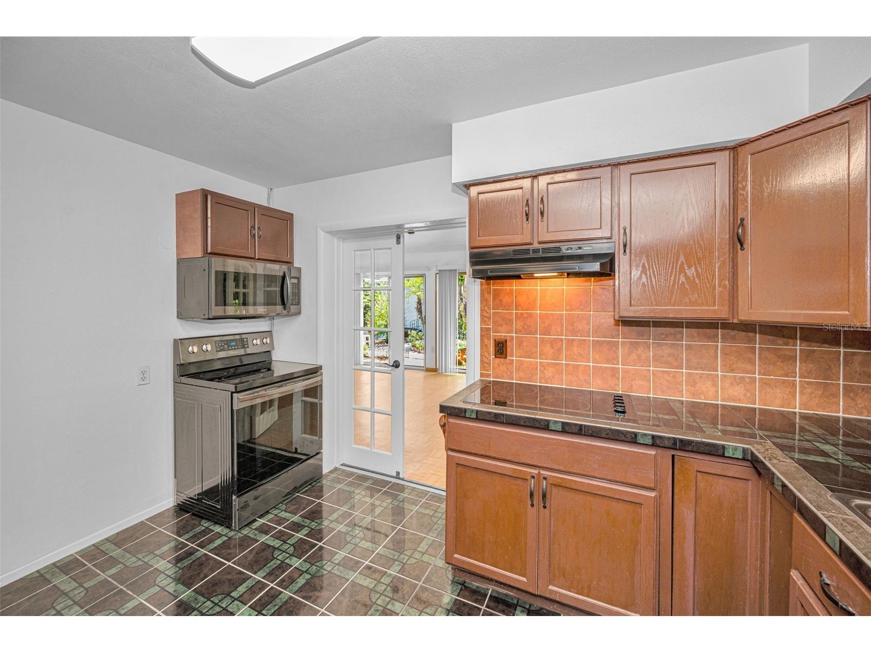 720 Bruce Avenue Clearwater Beach FL 33767 TB8512433 image17