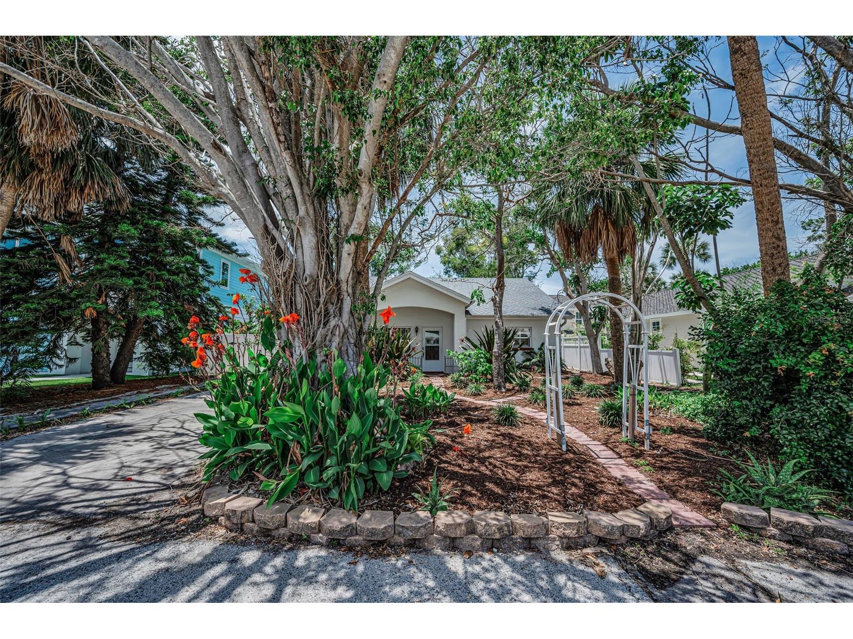 720 Bruce Avenue Clearwater Beach FL 33767 TB8512433 image4