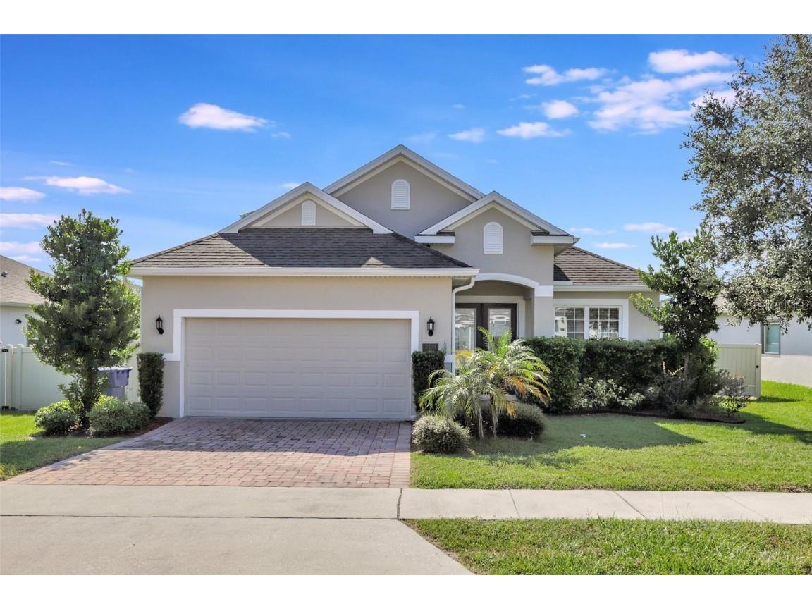 720 Calabria Way Howey In The Hills FL 34737 O6247809 image1