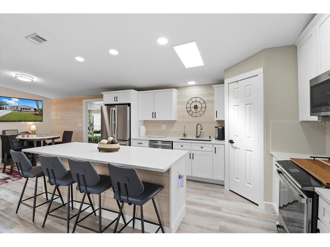 720 Orchid Street Lady Lake FL 32159 OM711608 image2