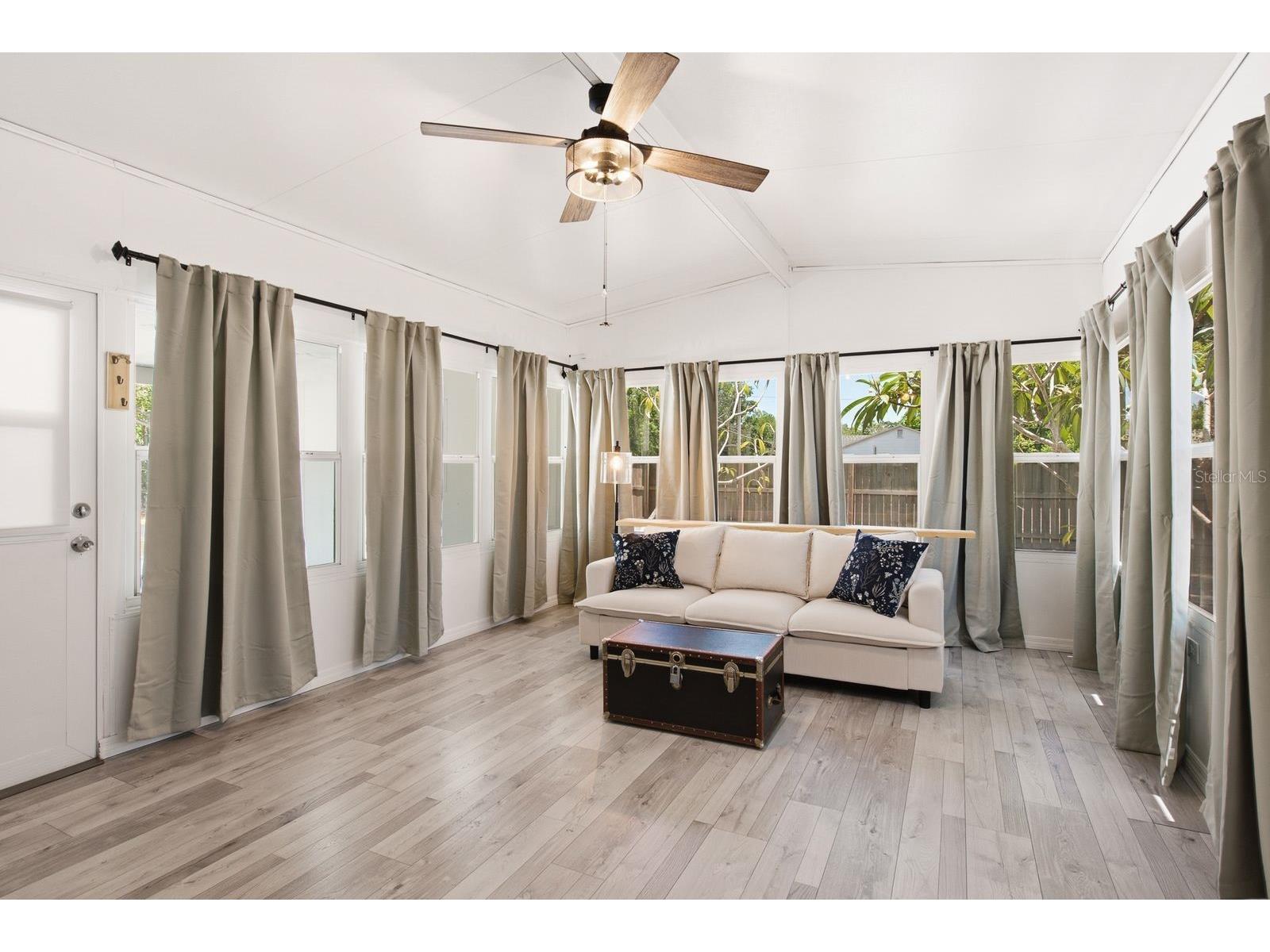 7201 5th Avenue N Saint Petersburg FL 33701 TB8522372 image19