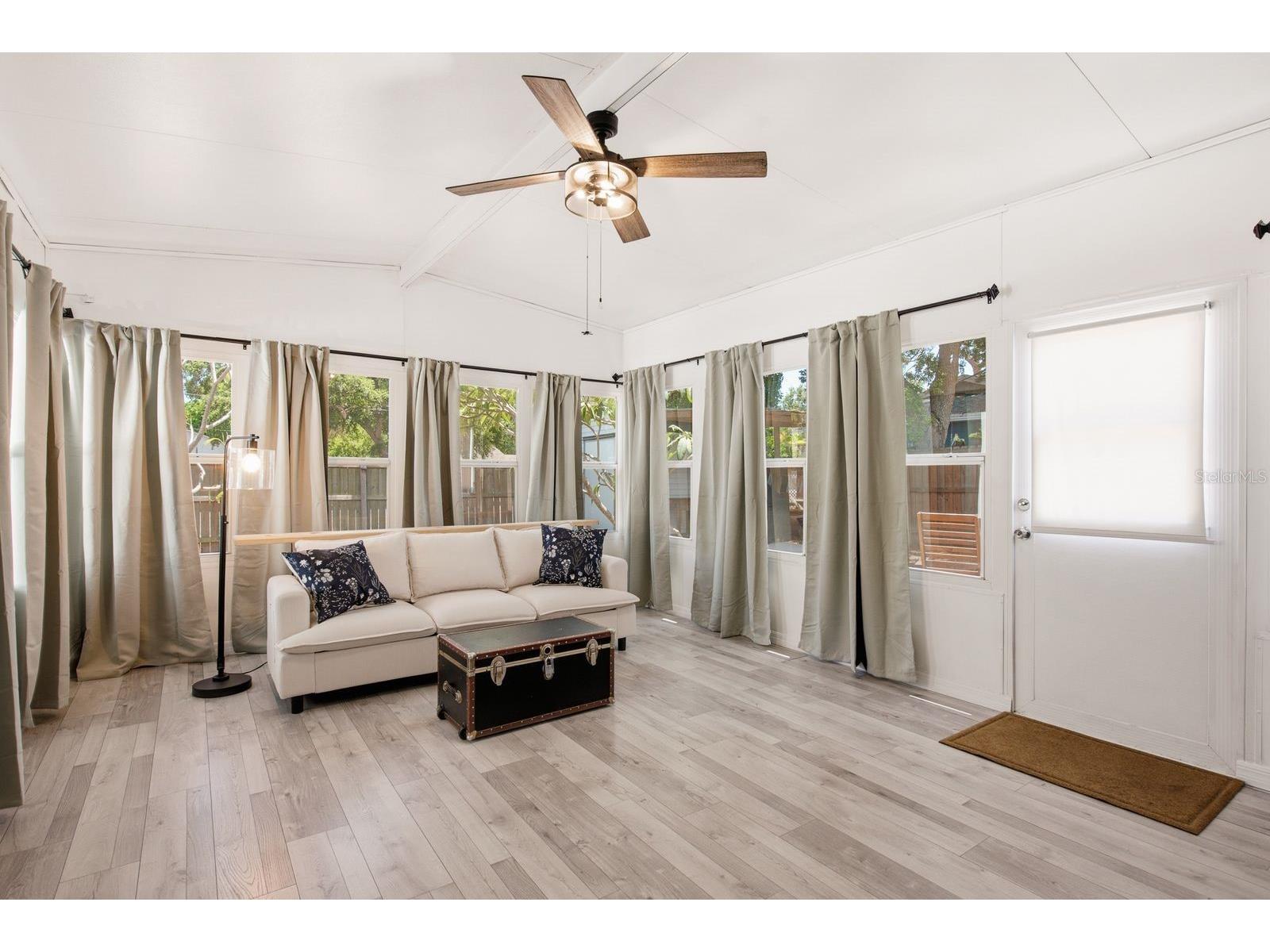 7201 5th Avenue N Saint Petersburg FL 33701 TB8522372 image20