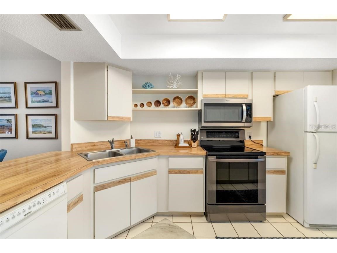 7201 Curtiss Avenue #2D Sarasota FL 34231 A4665878 image9