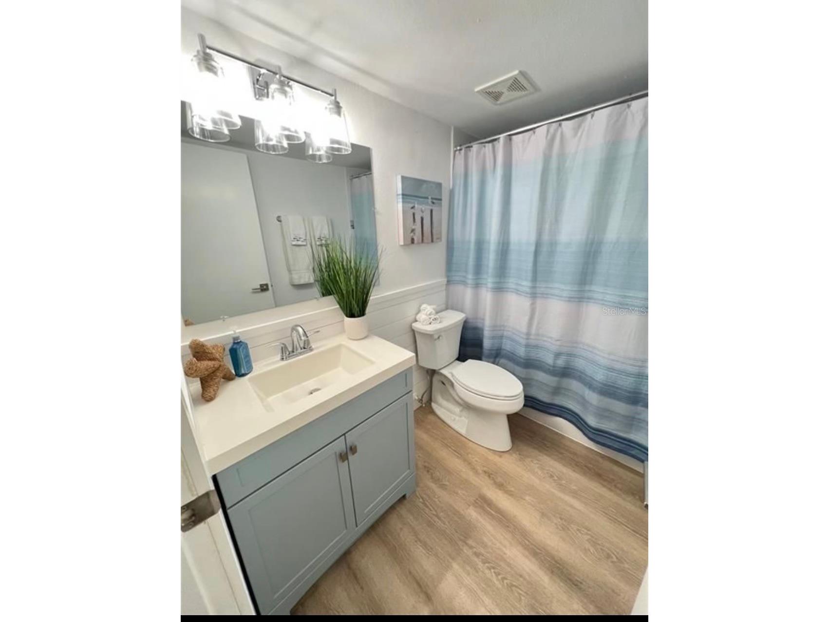 7203 Curtiss Avenue #1A Sarasota FL 34231 A4686783 image16