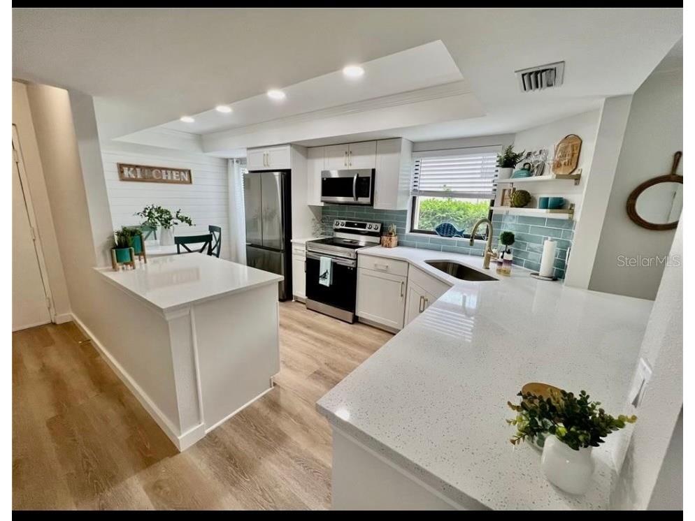 7203 Curtiss Avenue #1A Sarasota FL 34231 A4686783 image3