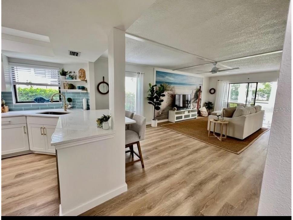 7203 Curtiss Avenue #1A Sarasota FL 34231 A4686783 image6