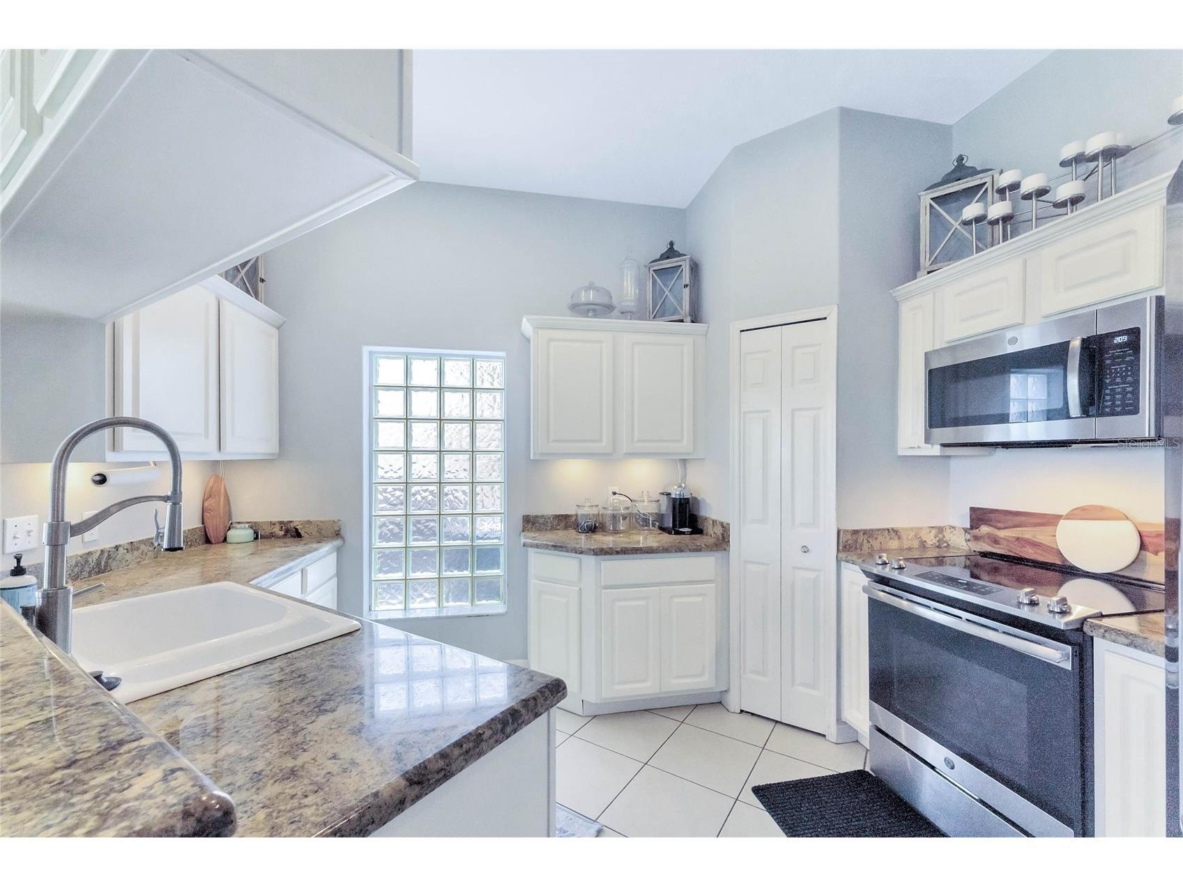 7204 Bay Club Way Orlando FL 32835 - LAKE HIAWASSEE S5150340 image6