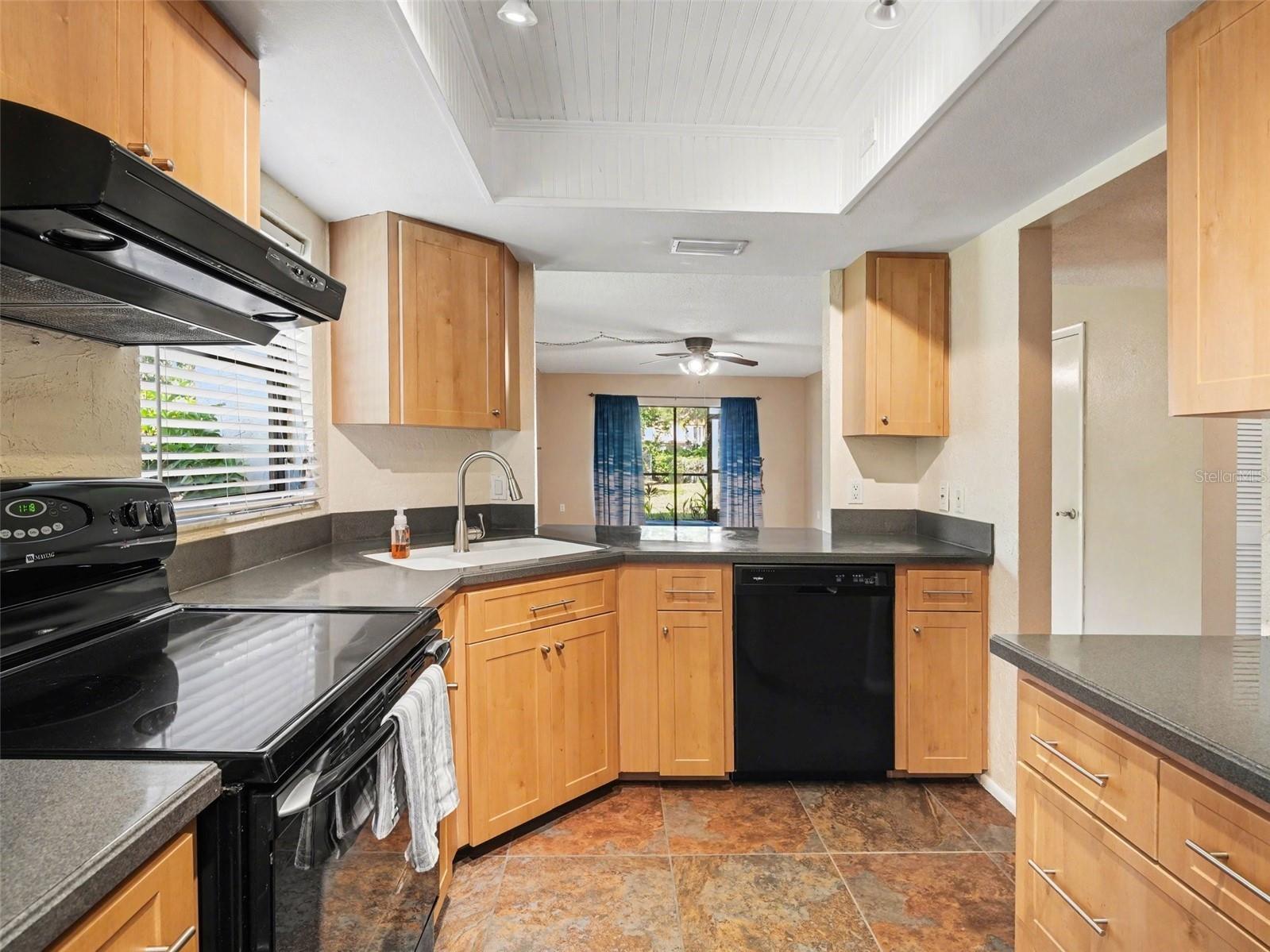 7205 Curtiss Avenue 1a Avenue #1A Sarasota FL 34231 A4690836 image2