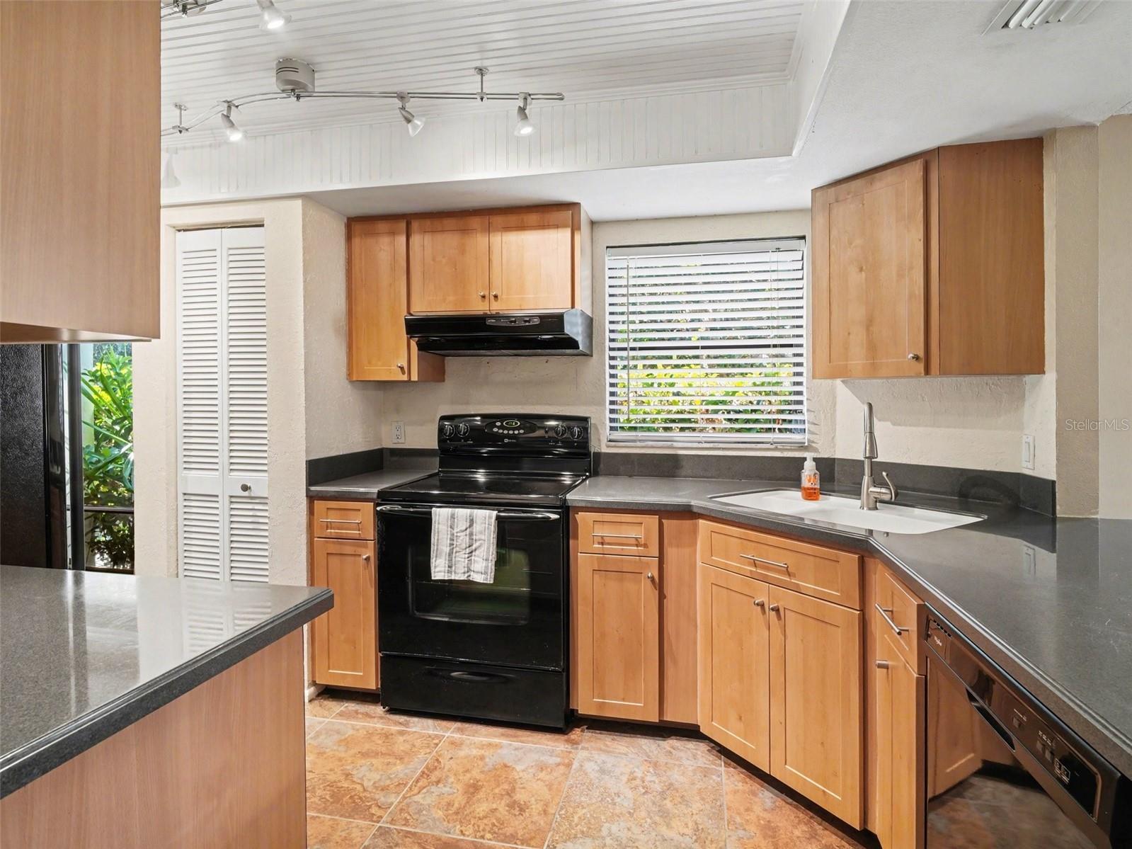 7205 Curtiss Avenue 1a Avenue #1A Sarasota FL 34231 A4690836 image3