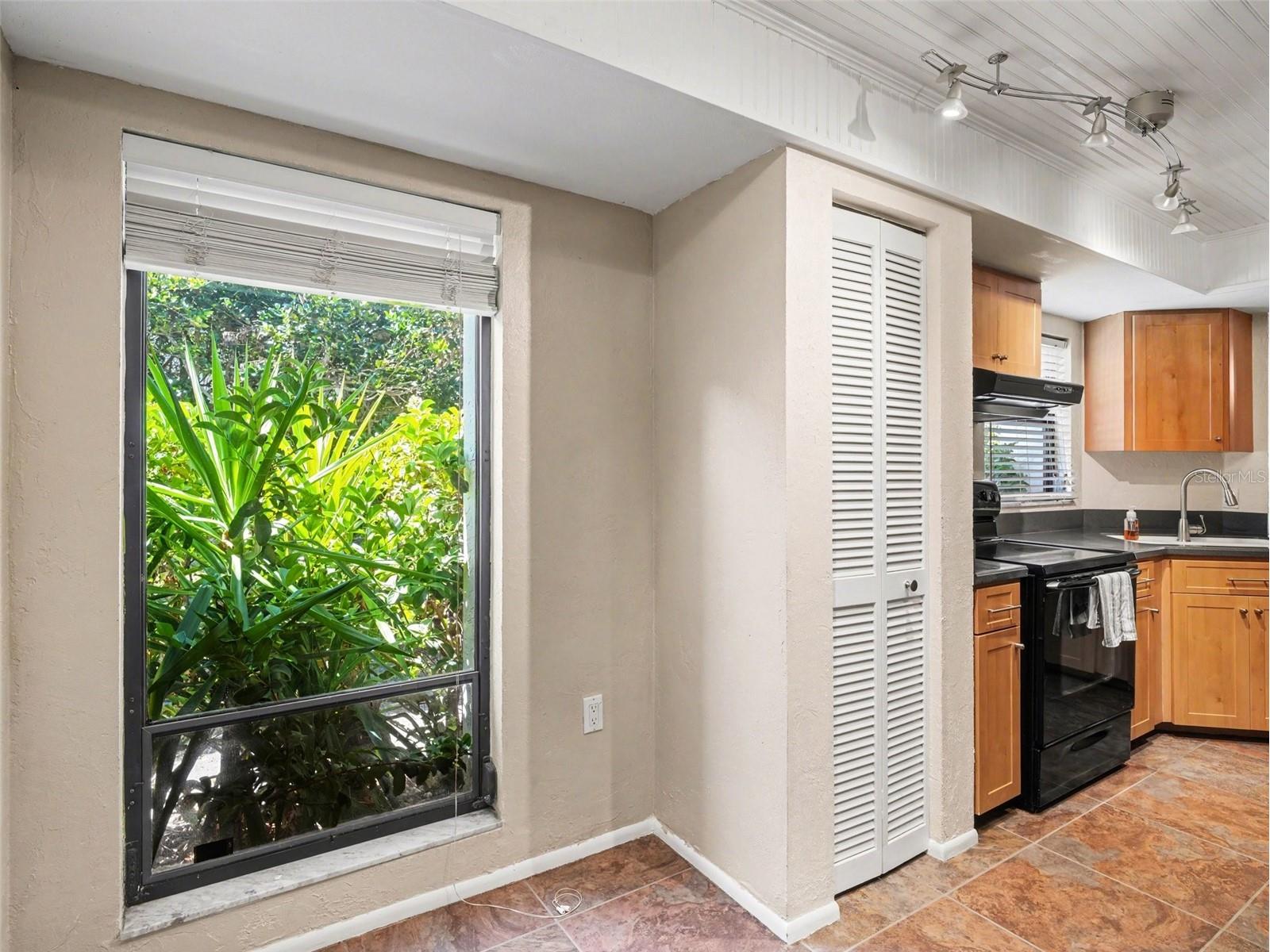 7205 Curtiss Avenue 1a Avenue #1A Sarasota FL 34231 A4690836 image4