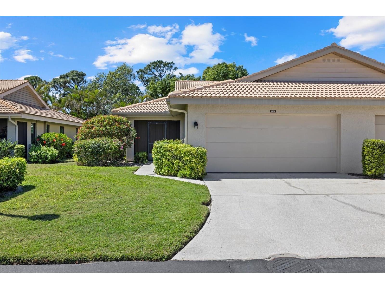 7205 Wood Creek Drive #16 Sarasota FL 34231 A4645684 image1