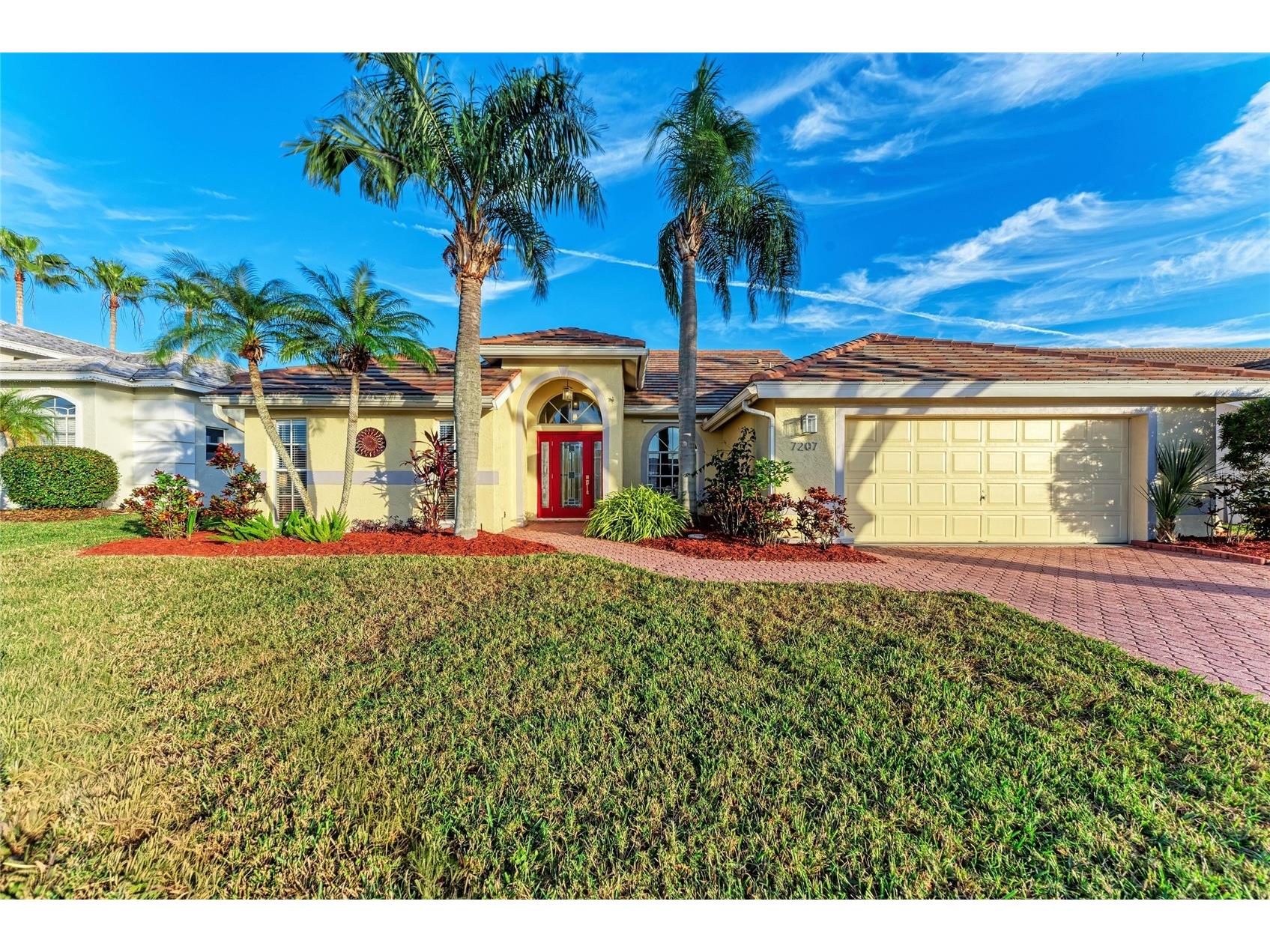 7207 38th Court E Sarasota FL 34243 A4675040 image1