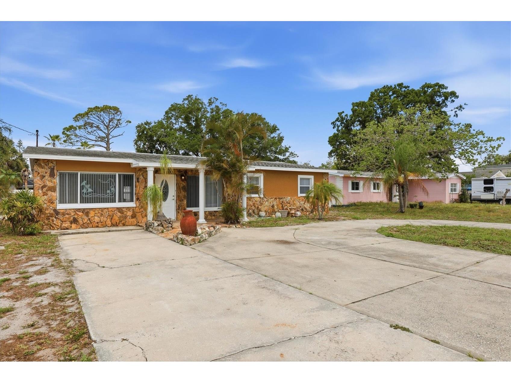 721 Bayshore Drive Tarpon Springs FL 34689 TB8500746 image2