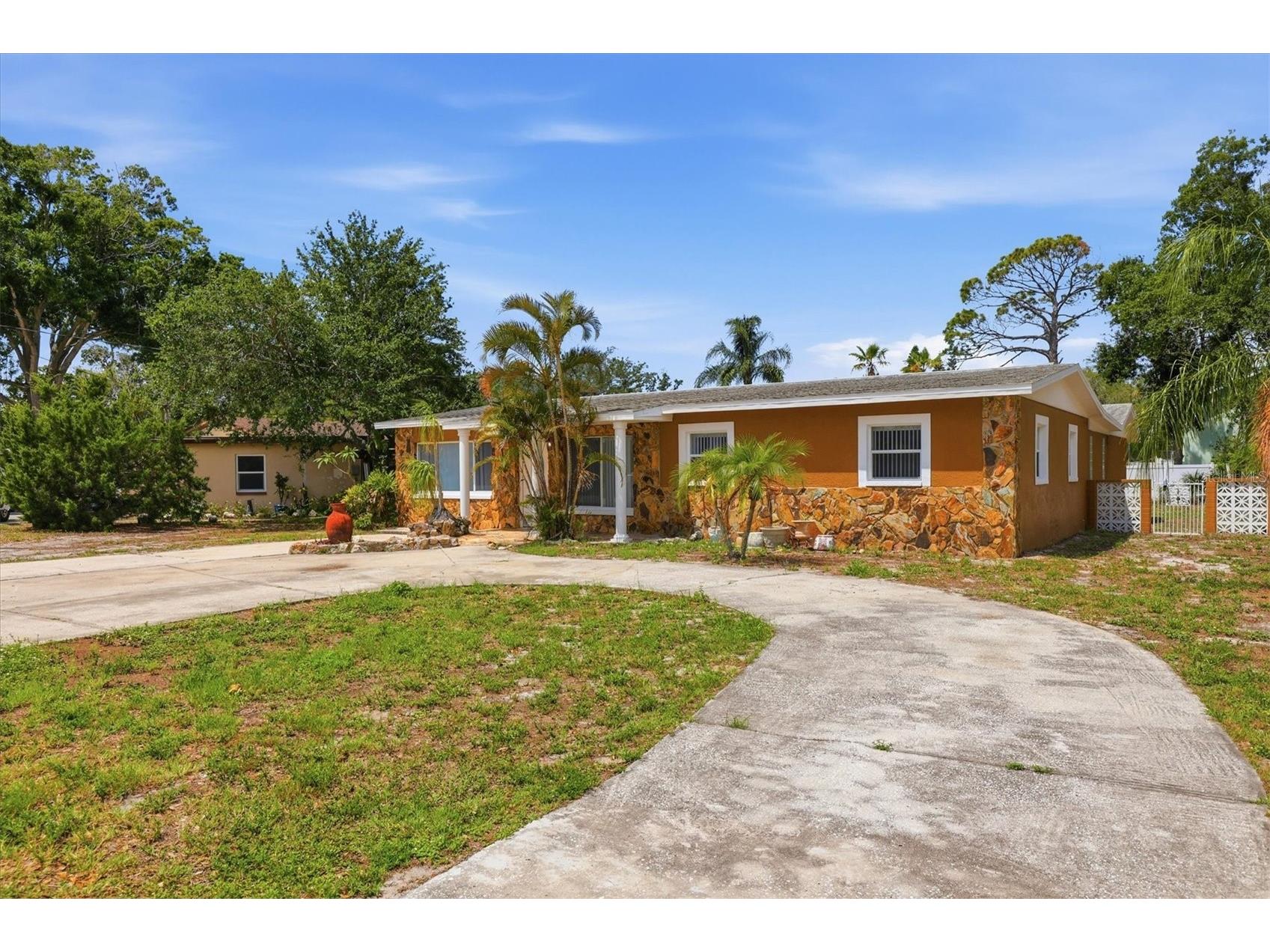 721 Bayshore Drive Tarpon Springs FL 34689 TB8500746 image3