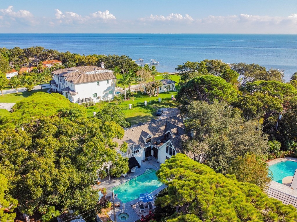 7211 10th Street S Saint Petersburg FL 33705 U8146278 image1