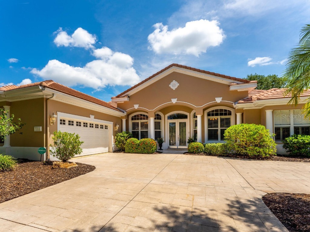 7211 Saint Johns Way University Park FL 34201 A4589633 image1