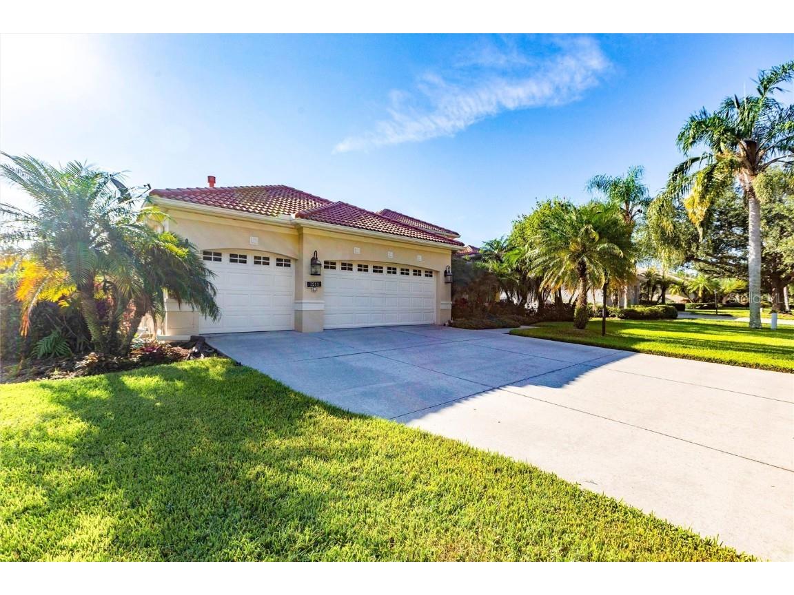 7211 Treymore Court Sarasota FL 34243 A4660006 image2