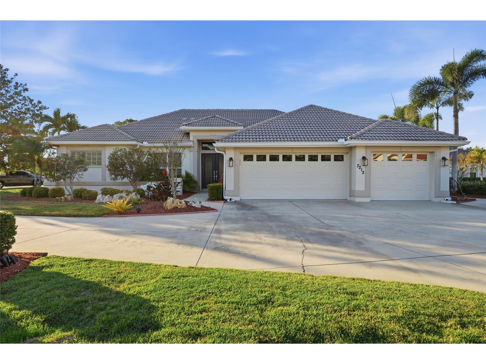 7212 Spur Court Sarasota FL 34243 TB8471095 image1
