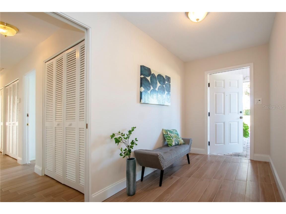 7213 Las Casas Drive Sarasota FL 34243 A4636494 image2