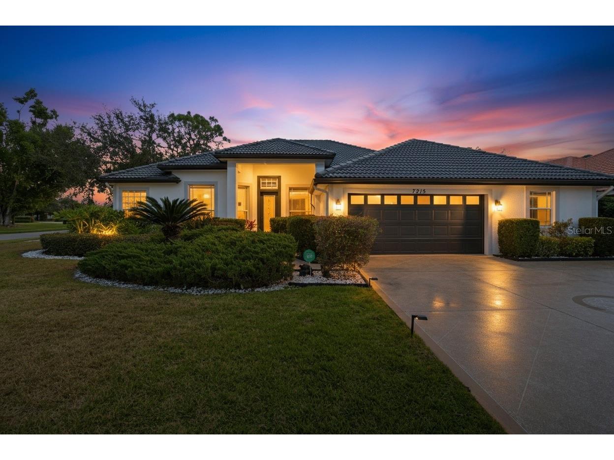 7215 Coachlight Street Sarasota FL 34243 A4683403 image2