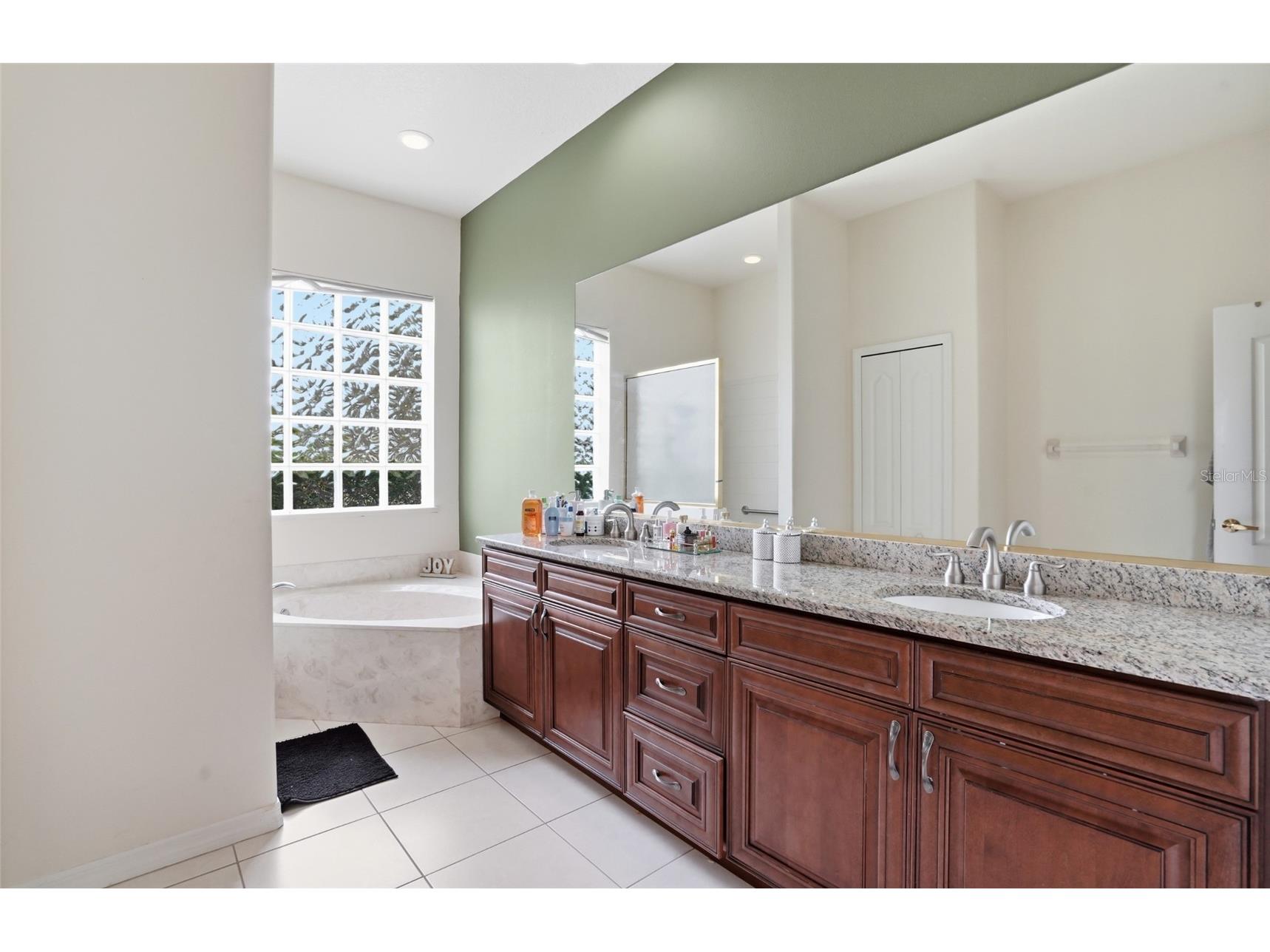 7215 Coachlight Street Sarasota FL 34243 A4683403 image23