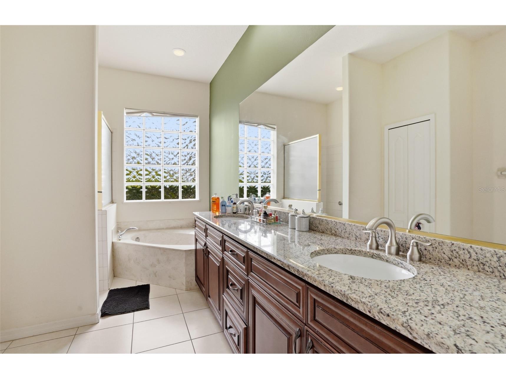 7215 Coachlight Street Sarasota FL 34243 A4683403 image24