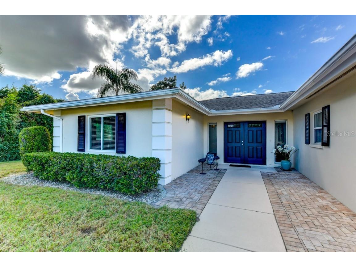 7216 W Country Club Drive N Sarasota FL 34243 A4584117 image1