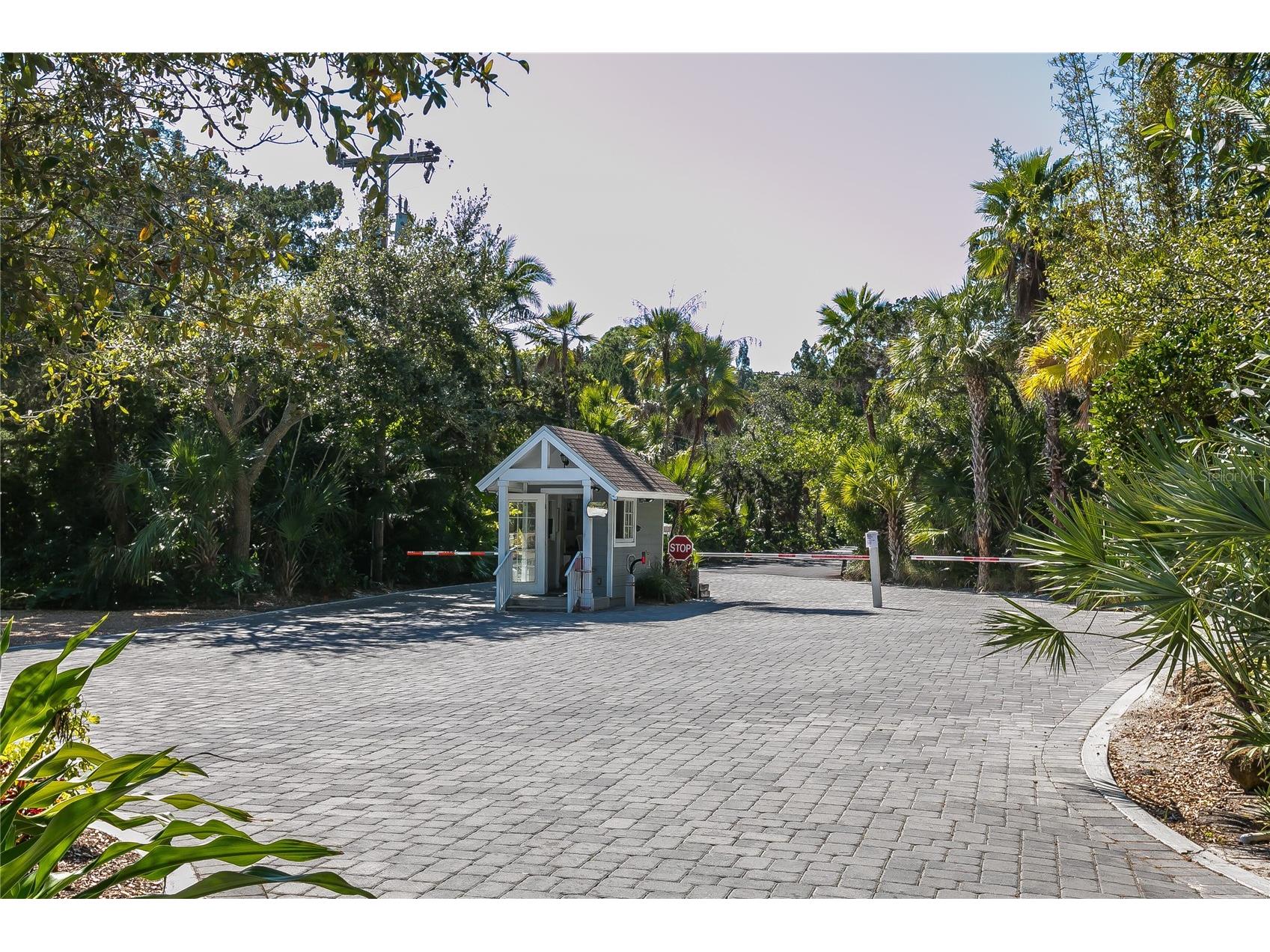 7219 Pine Needle Road Sarasota FL 34242 - HERON LAGOON A4695592 image4